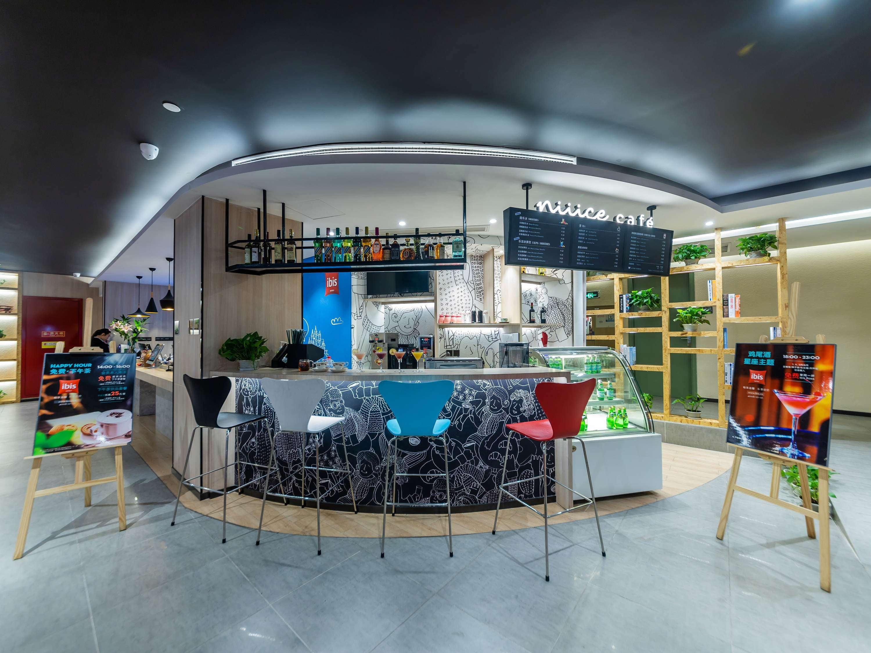 Ibis Chongqing Jiefangbei Pedestrian Street Hotel Exterior photo