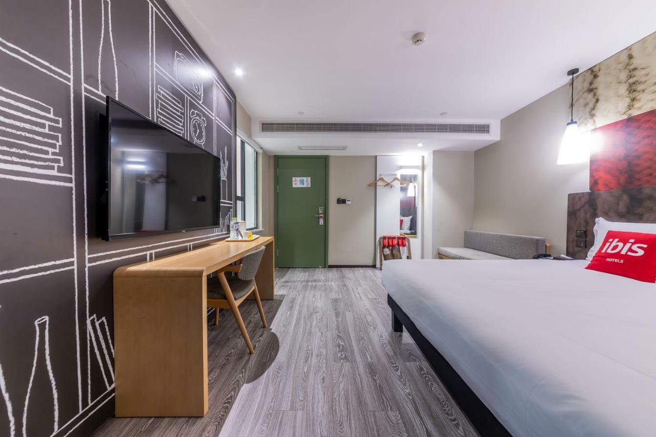 Ibis Chongqing Jiefangbei Pedestrian Street Hotel Exterior photo