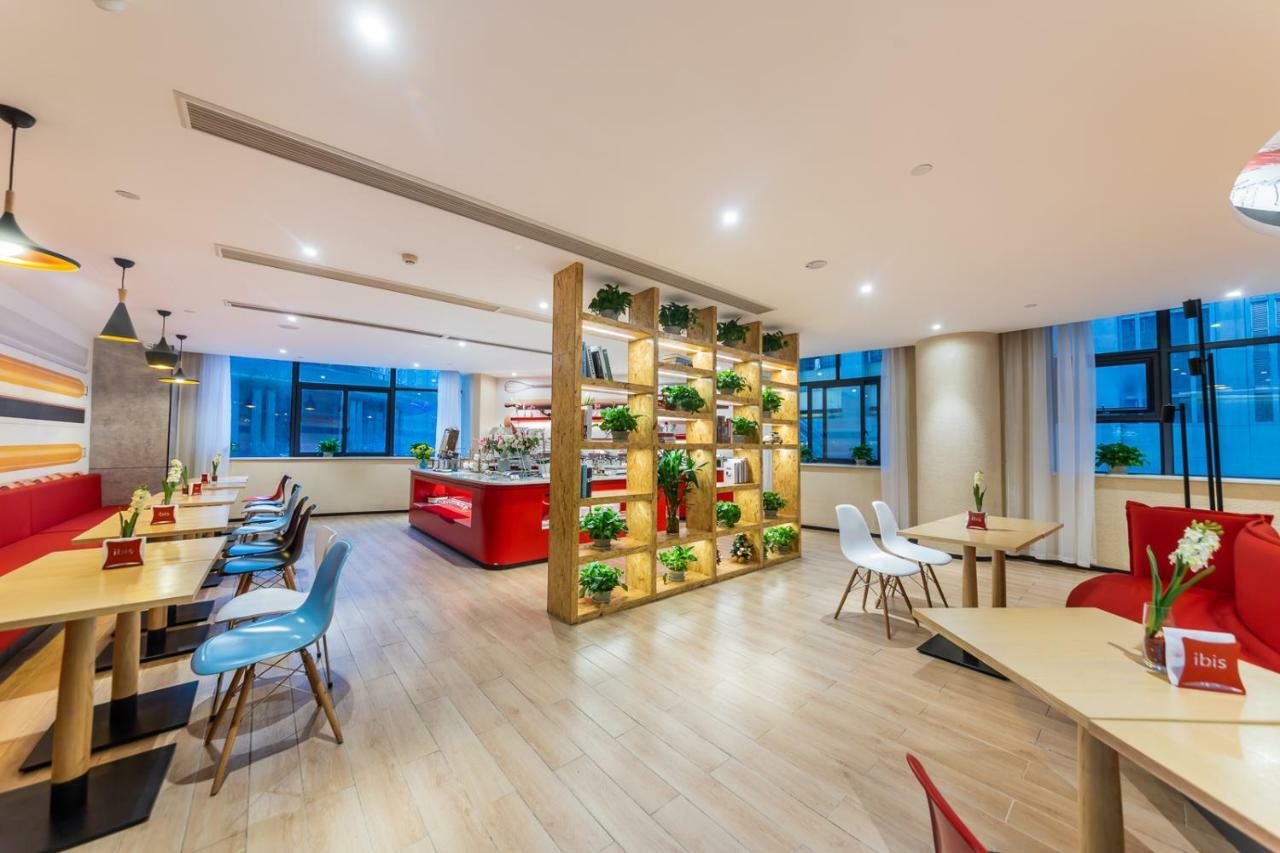 Ibis Chongqing Jiefangbei Pedestrian Street Hotel Exterior photo