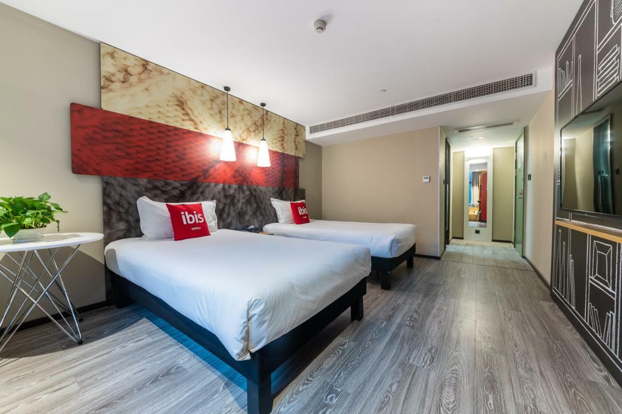 Ibis Chongqing Jiefangbei Pedestrian Street Hotel Exterior photo
