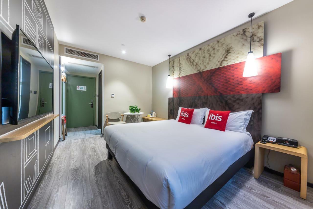 Ibis Chongqing Jiefangbei Pedestrian Street Hotel Exterior photo