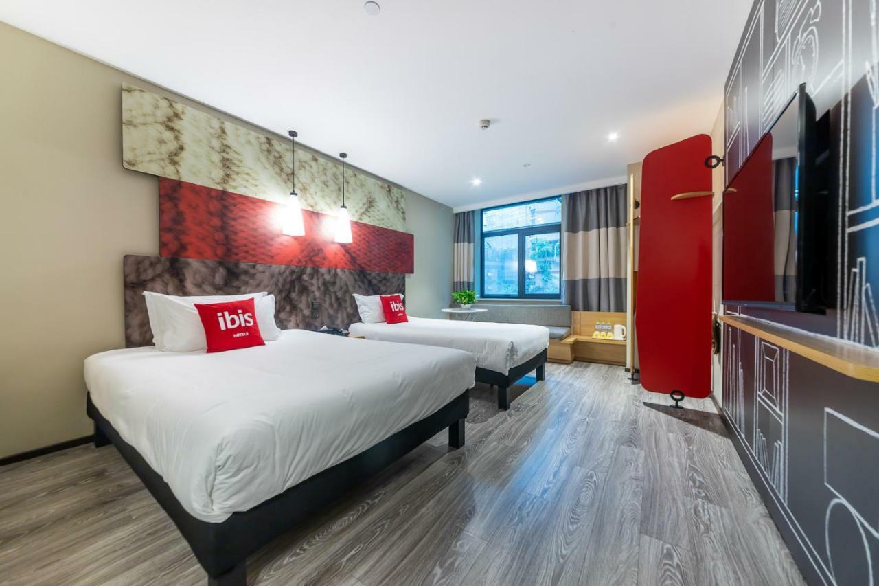 Ibis Chongqing Jiefangbei Pedestrian Street Hotel Exterior photo
