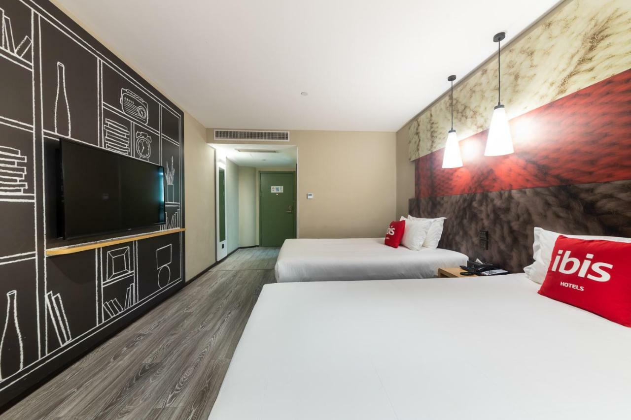 Ibis Chongqing Jiefangbei Pedestrian Street Hotel Exterior photo
